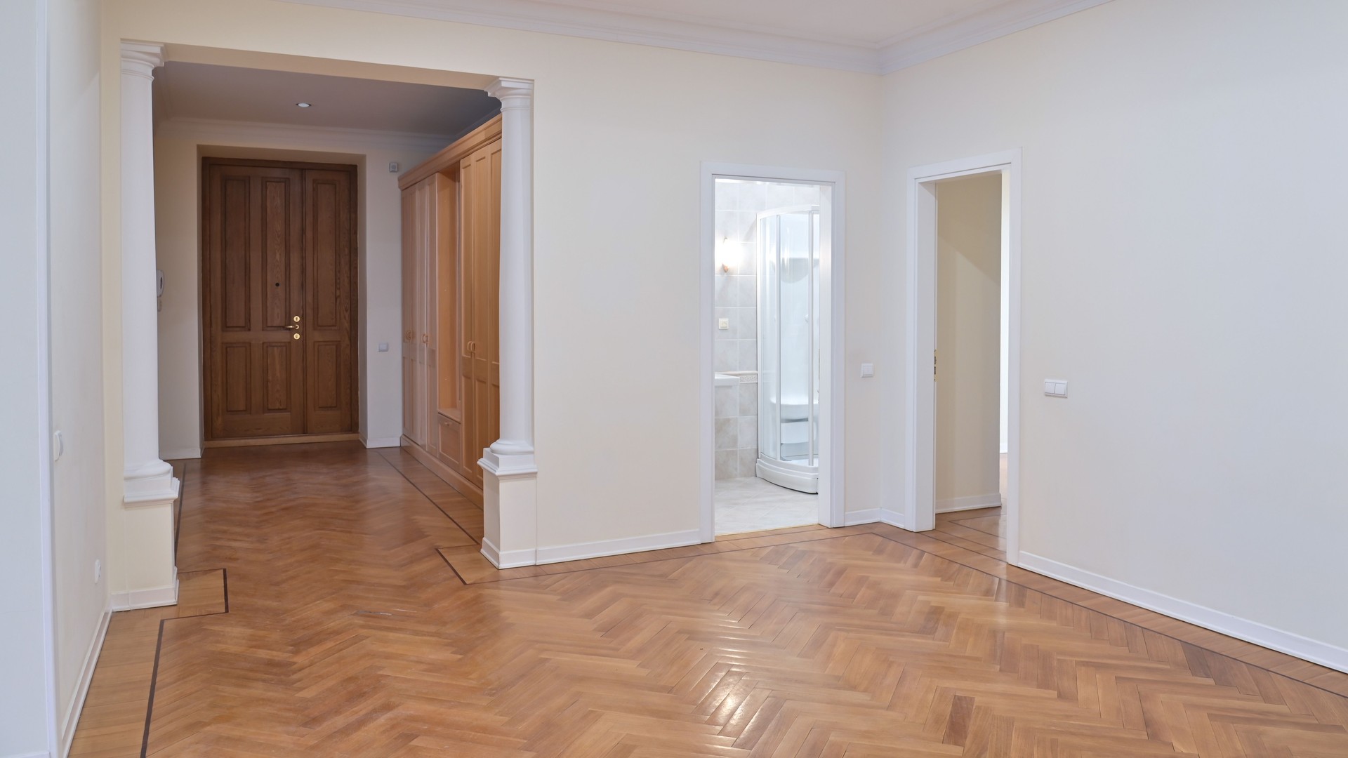 Large spacious unfurnished apartment prepared for sale
